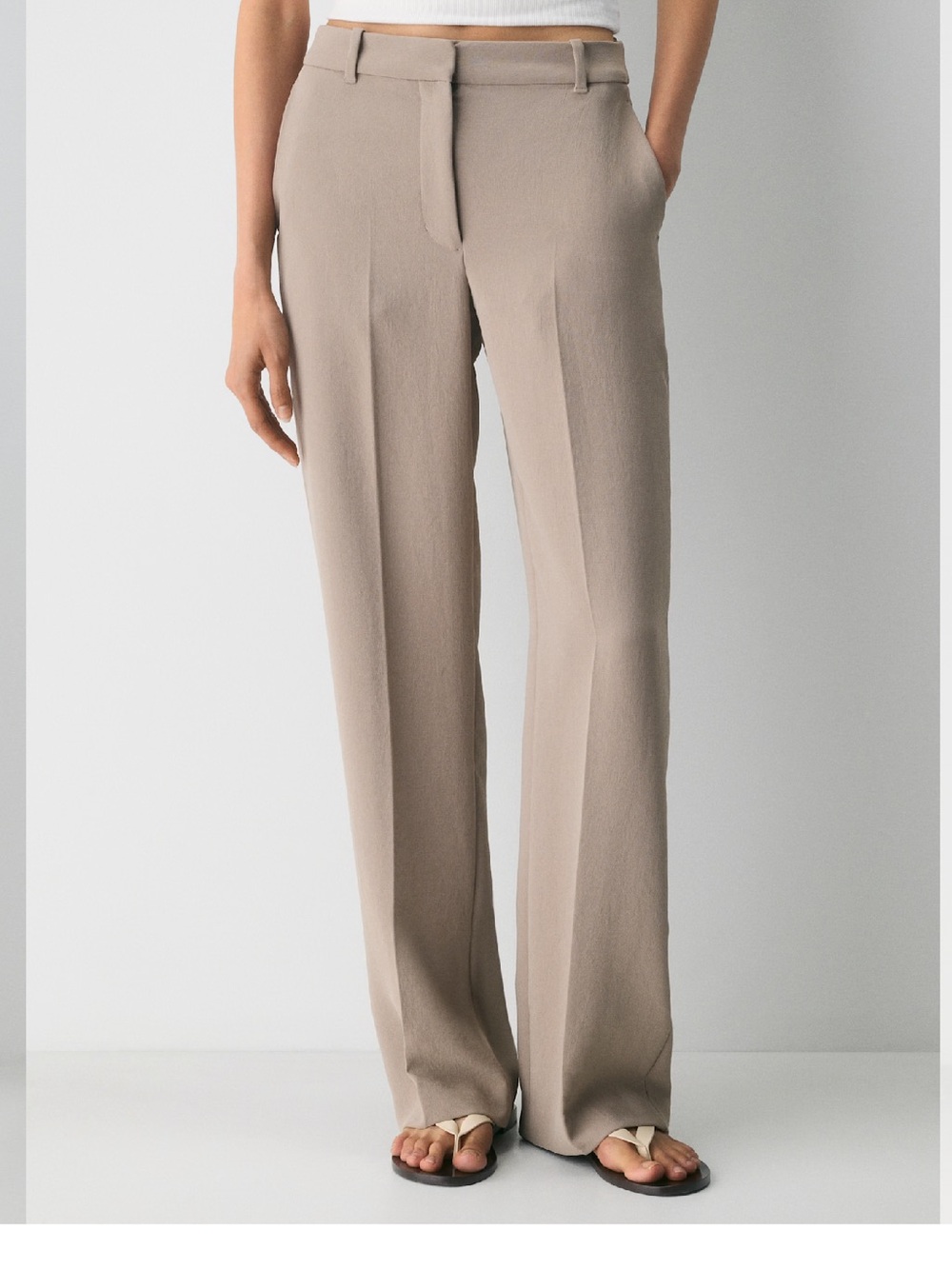 NEW Aritzia Agency Crepette Pants in Taupe - Picture 3 of 6